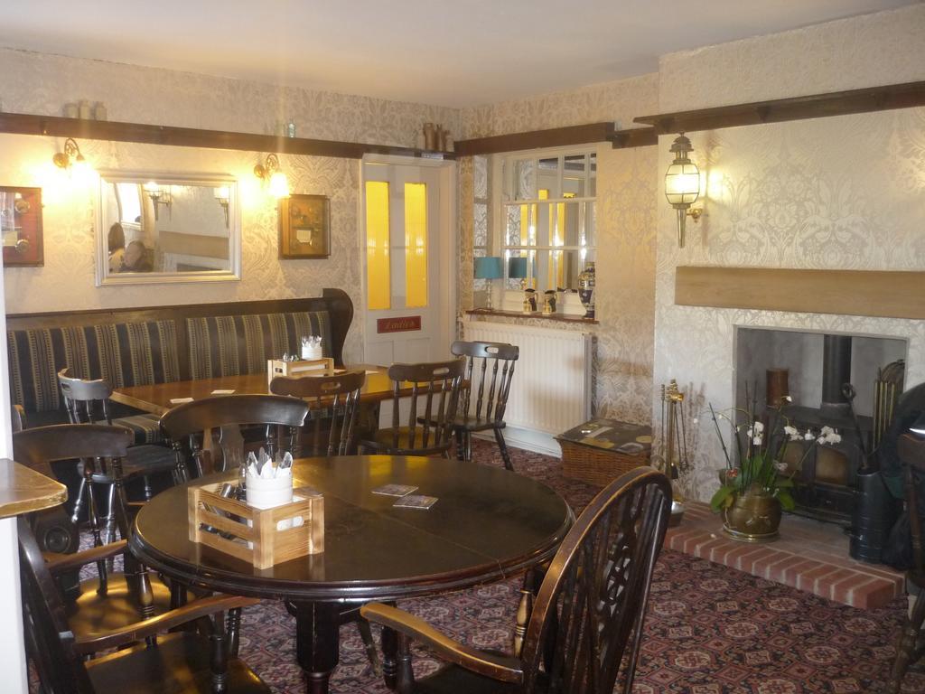 Hotel The Darnley Arms à Gravesend Extérieur photo