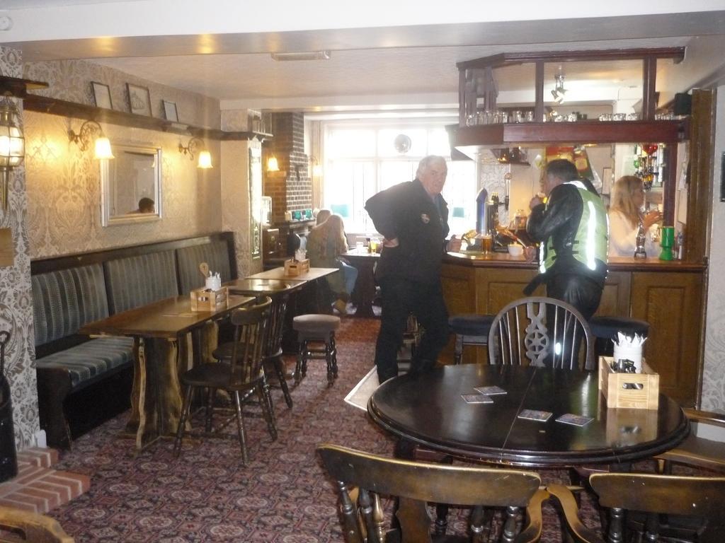 Hotel The Darnley Arms à Gravesend Extérieur photo